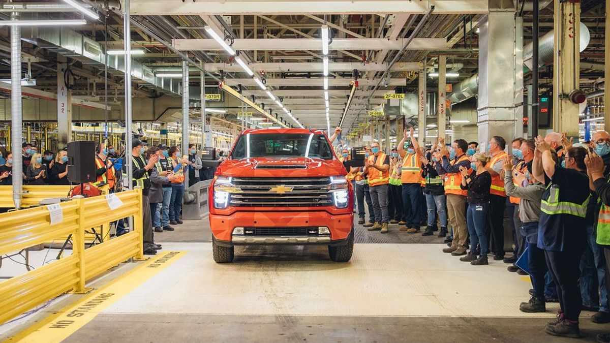 The 2024 Chevrolet Silverado Heavy Duty pickup truck.