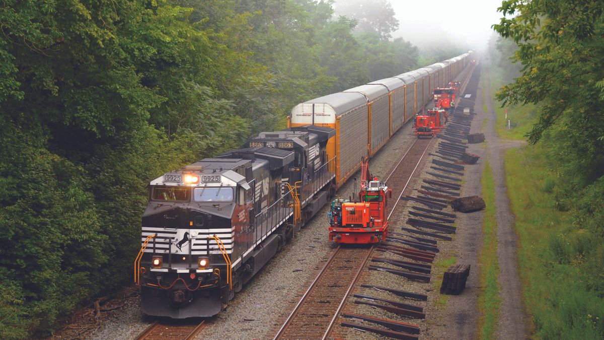 Norfolk Southern auto rail carrier two-deck car