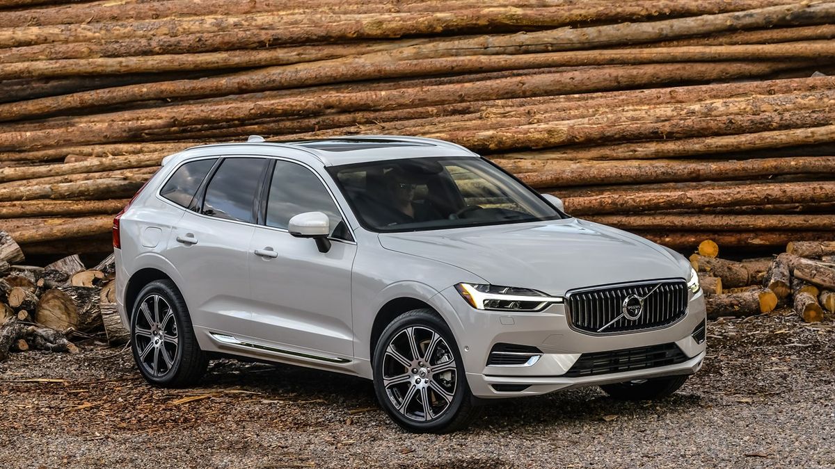 A 2018 Volvo XC60 SUV, in white.